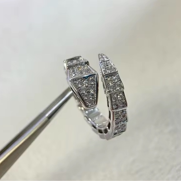 Serpenti Elegant Silver Crystal Ring - Picture 5 of 8